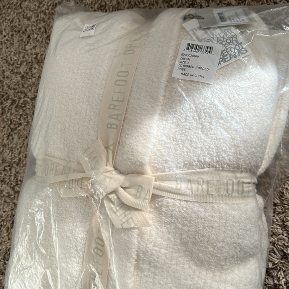 Barefoot dreams ribbed hooded robe - Picture 4 of 5